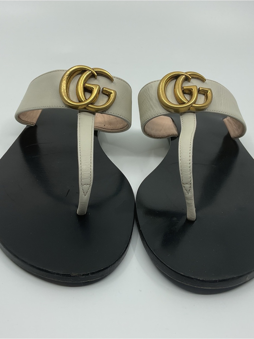 Gucci Cream Leather Thong Sandals with Gold Double G - Picture 6 of 15